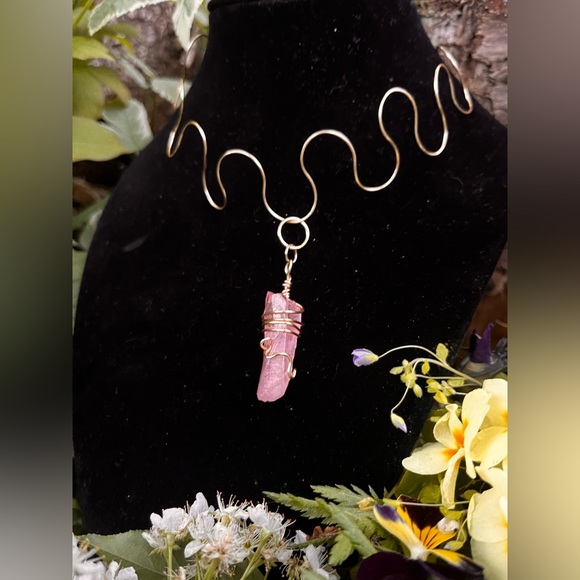 Rose Quartz Minimalist Fairy Choker - Picture 3 of 3